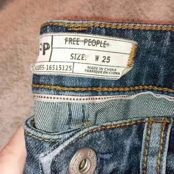 FREE PEOPLE Designer Dark Blue Wash jeans (#114) - Picture 2 of 5